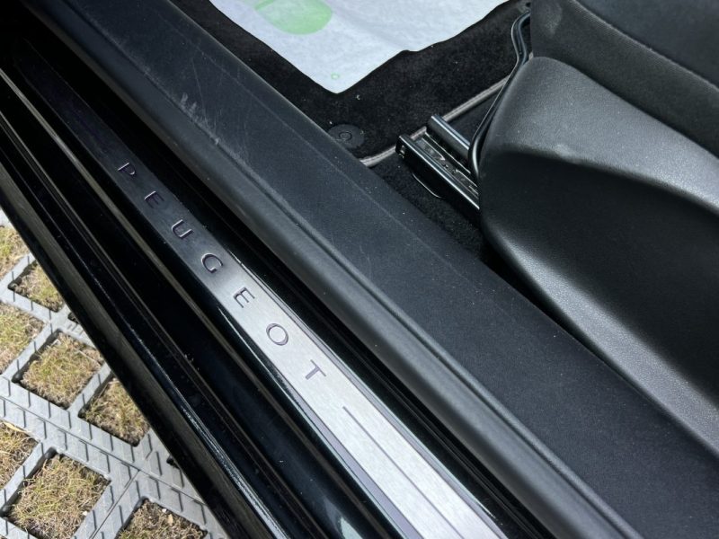 PEUGEOT 208 XY 1.6 E HDI 115 Cv SON JBL TOIT PANORAMIQUE ECRAN TACTILE BLUETOOTH JANTES Garantie 1an