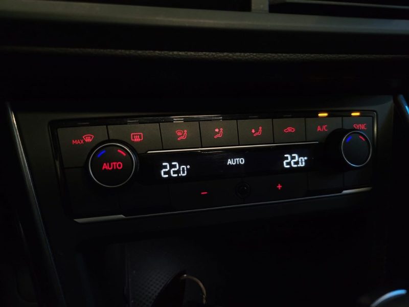 VOLKSWAGEN POLO 1.0 TSI 115CV R-LINE / TOIT OUVRANT / CAMERA RECUL / KEYLESS / CARPLAY / 