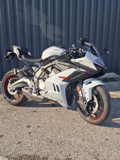 CF MOTO SR-S 675