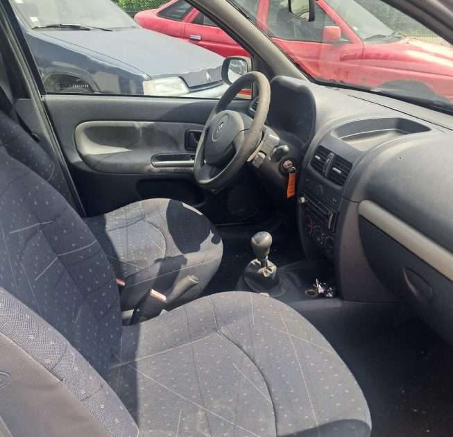 RENAULT CLIO 2002