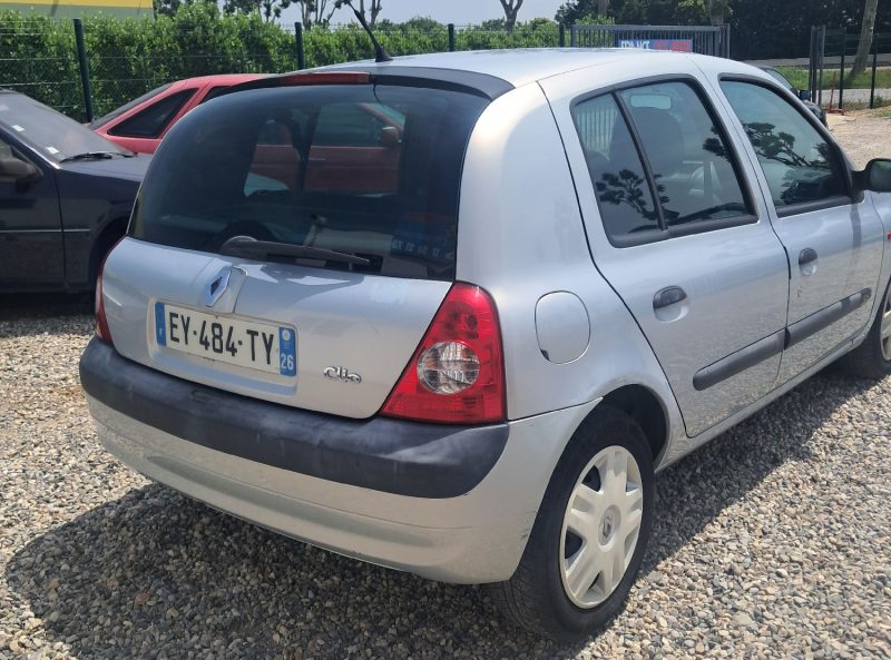 RENAULT CLIO 2002