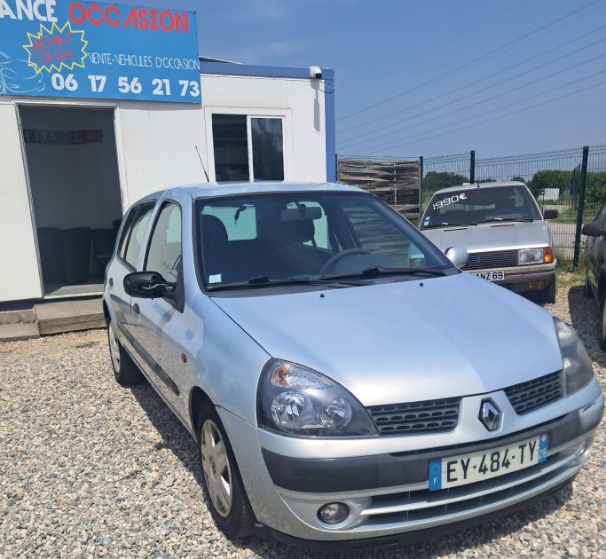 RENAULT CLIO 2002