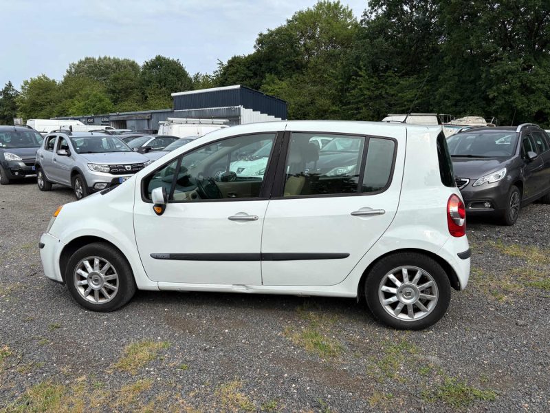 RENAULT Modus 1.6 i 16V 110 cv Boîte auto moteur changé avec 110 000 km