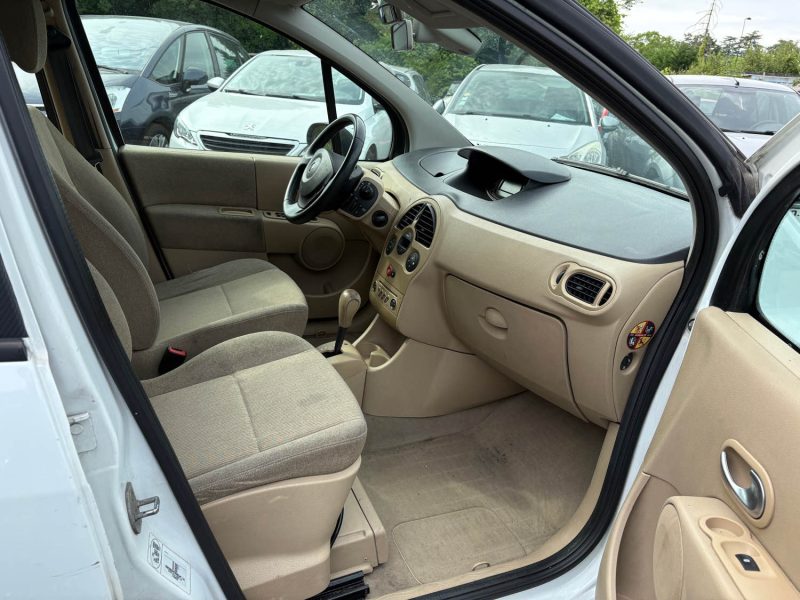 RENAULT Modus 1.6 i 16V 110 cv Boîte auto moteur changé avec 110 000 km