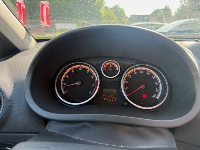 Opel Corsa 1.2 Satellite 2011 - 60250 KM