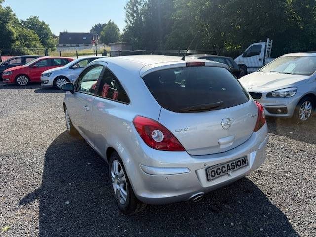 Opel Corsa 1.2 Satellite 2011 - 60250 KM