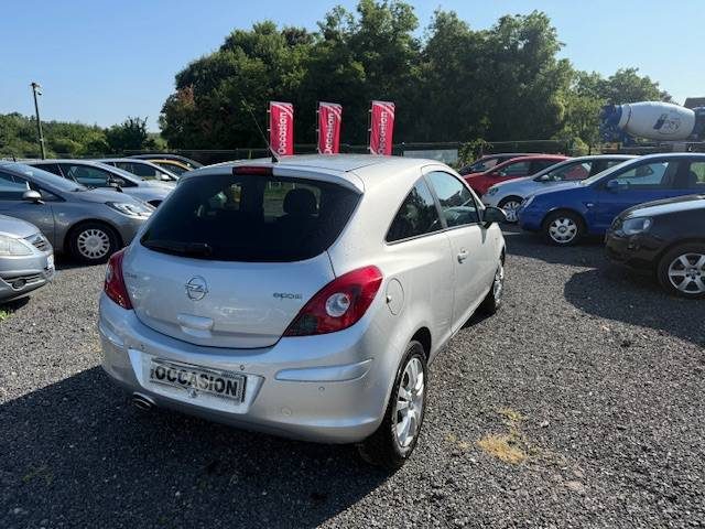 Opel Corsa 1.2 Satellite 2011 - 60250 KM