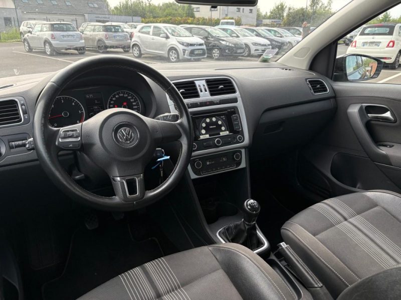VOLKSWAGEN POLO 2012