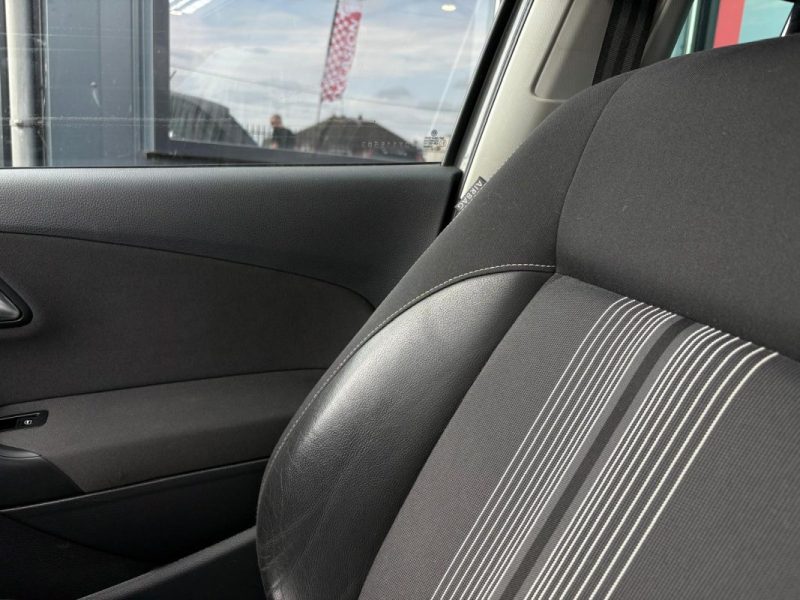 VOLKSWAGEN POLO 2012