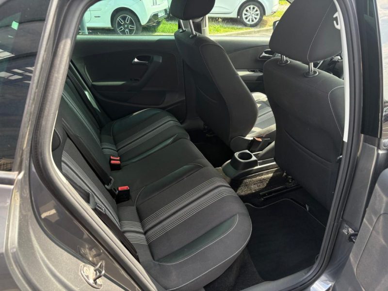 VOLKSWAGEN POLO 2012