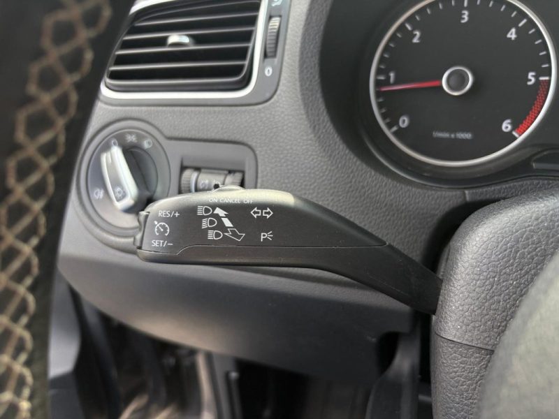 VOLKSWAGEN POLO 2012