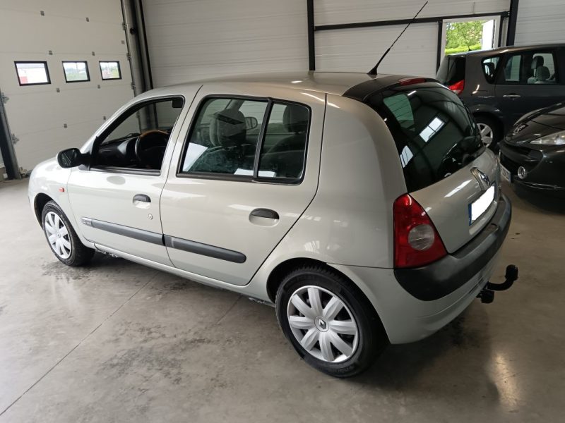 Renault Clio II Privilège 1.4 16V 98 cv Attelage / Clim auto / Très propre / Distribution récente