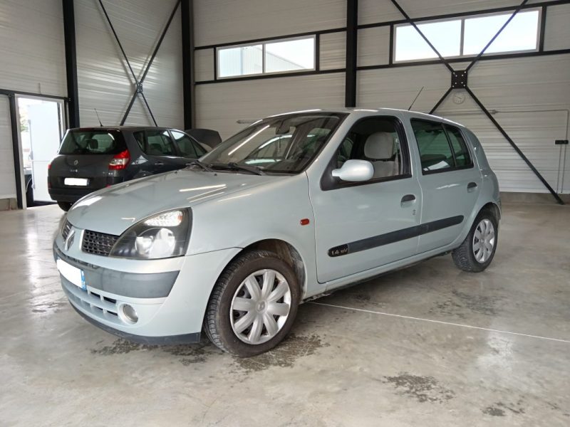 Renault Clio II Privilège 1.4 16V 98 cv Attelage / Clim auto / Très propre / Distribution récente