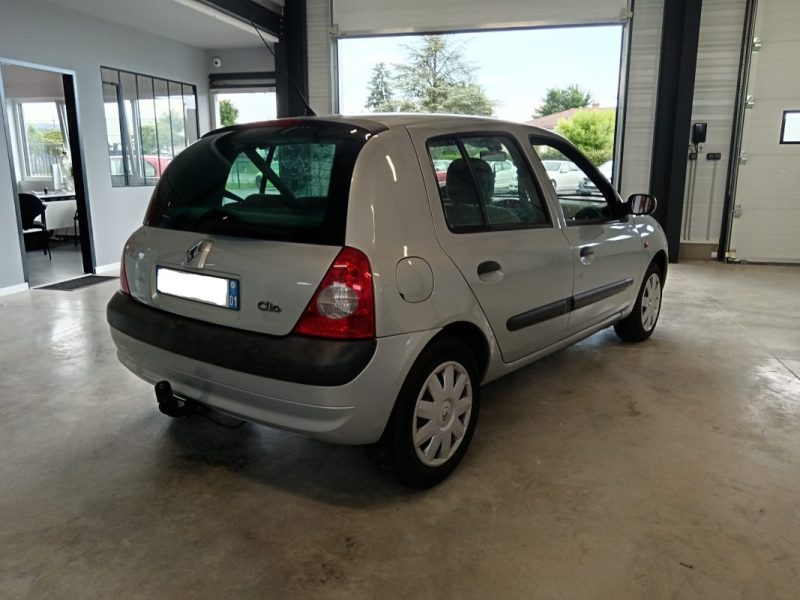 Renault Clio II Privilège 1.4 16V 98 cv Attelage / Clim auto / Très propre / Distribution récente