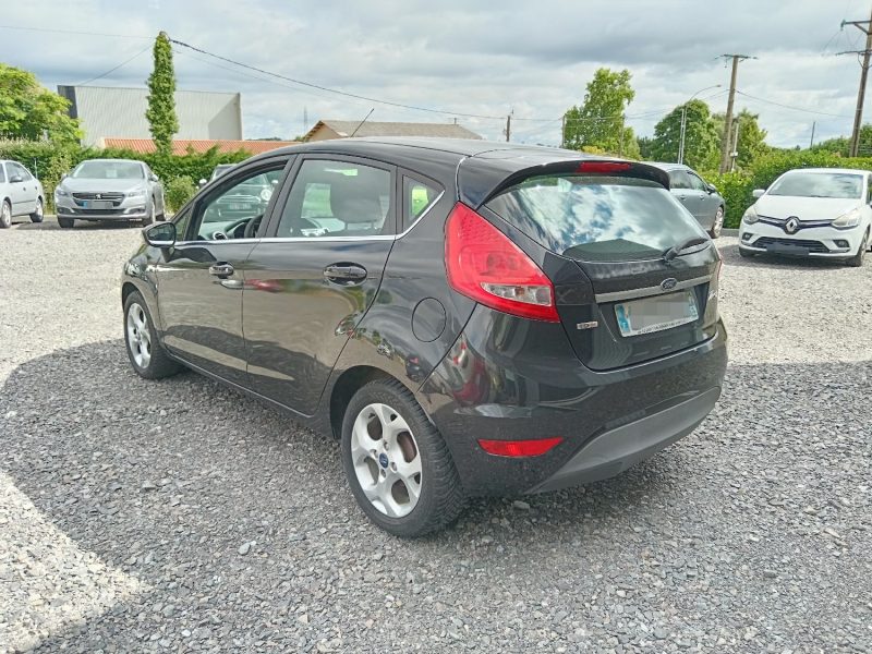 FORD FIESTA 2010 Titanium 1.4 TDCI 68 cv / Clim / Bluetooth / Distribution neuve