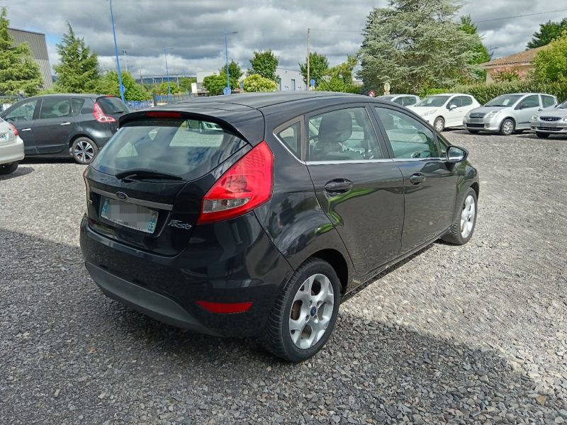 FORD FIESTA 2010 Titanium 1.4 TDCI 68 cv / Clim / Bluetooth / Distribution neuve
