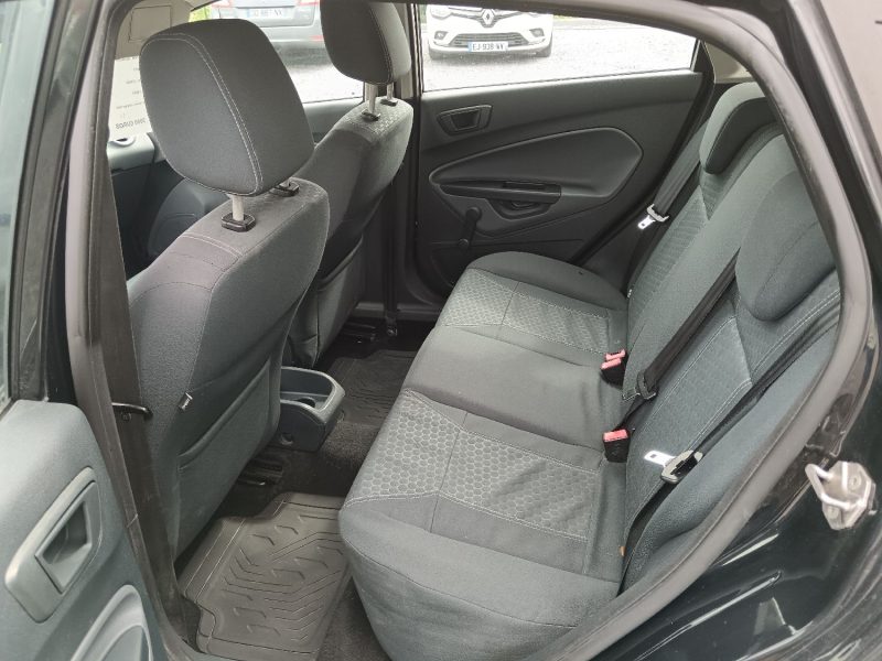 FORD FIESTA 2010 Titanium 1.4 TDCI 68 cv / Clim / Bluetooth / Distribution neuve