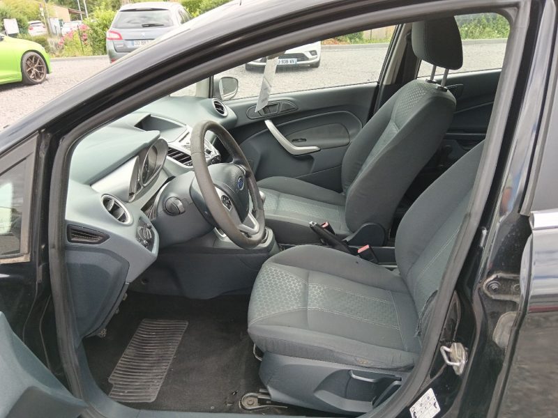 FORD FIESTA 2010 Titanium 1.4 TDCI 68 cv / Clim / Bluetooth / Distribution neuve