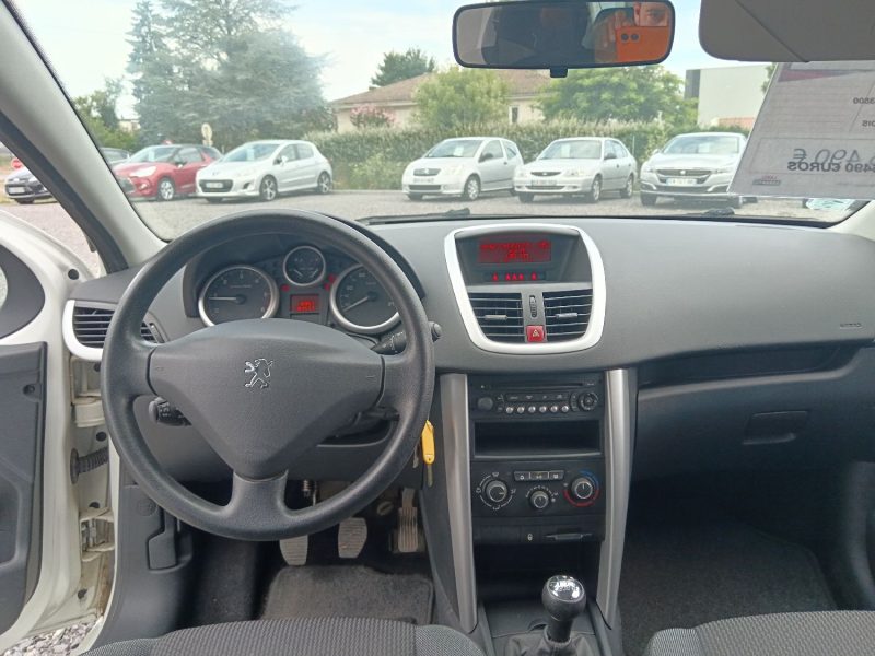 PEUGEOT 207+ 1.4 hdi 70 cv / 1ère Main / Suivi complet / Injecteurs neufs Peugeot