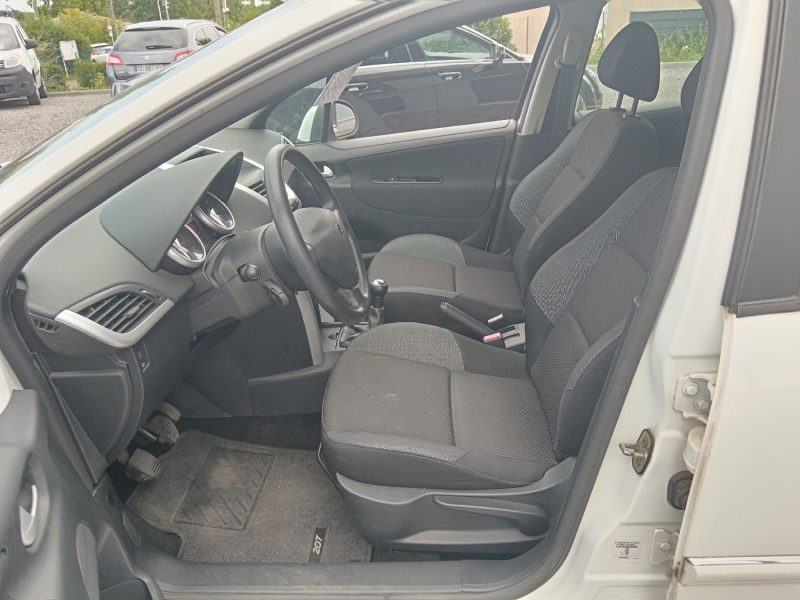 PEUGEOT 207+ 1.4 hdi 70 cv / 1ère Main / Suivi complet / Injecteurs neufs Peugeot