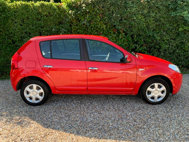 DACIA SANDERO 2010 1.4i 
