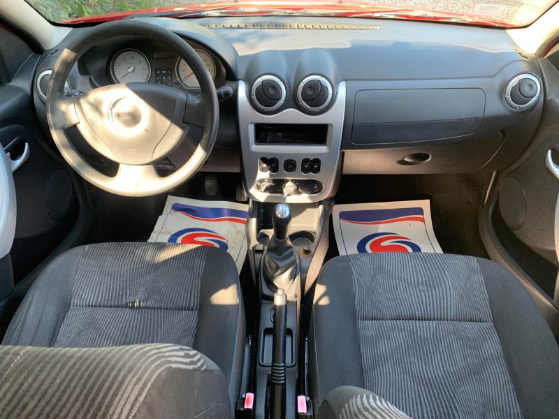 DACIA SANDERO 2010 1.4i 