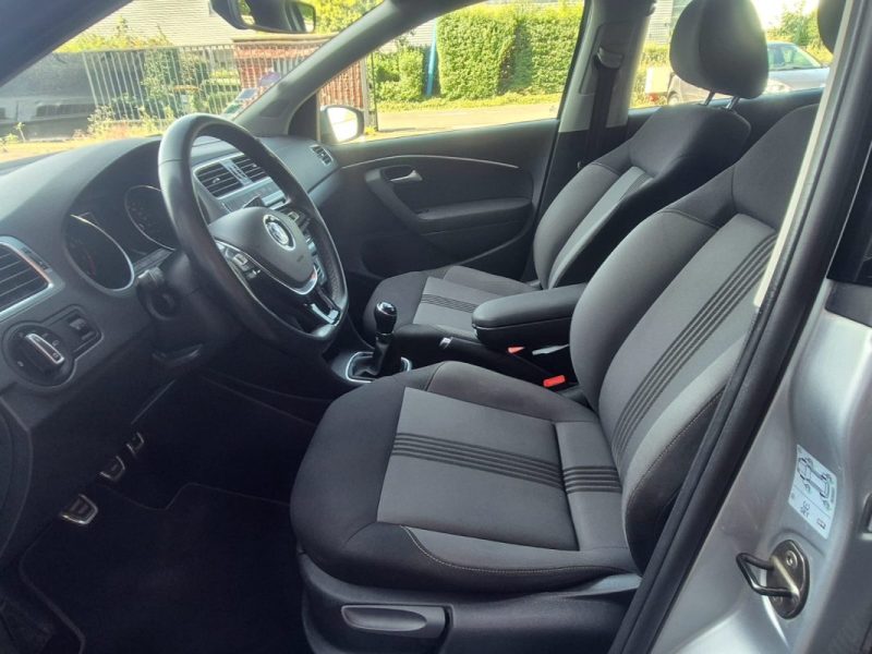 VOLKSWAGEN POLO 2016