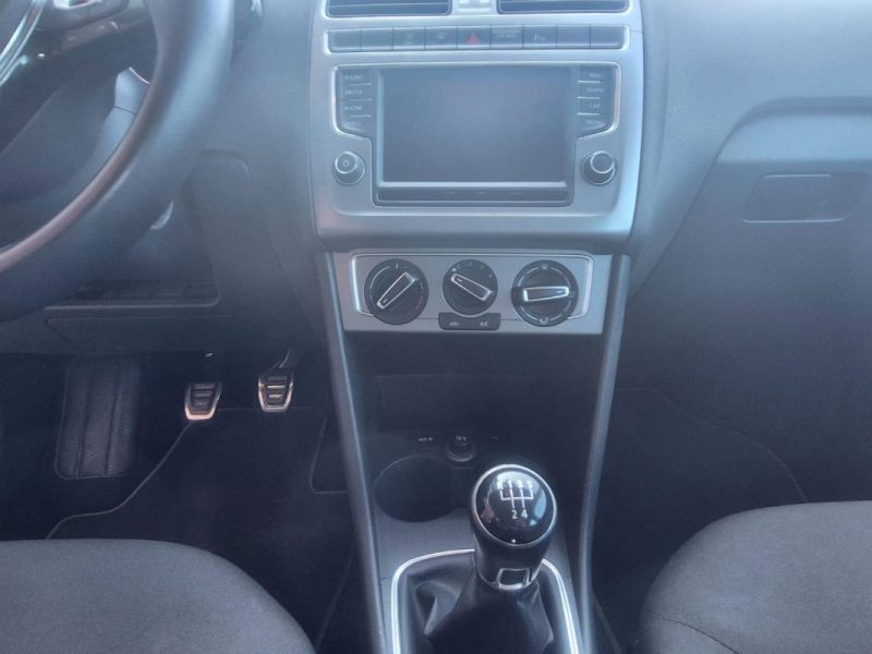 VOLKSWAGEN POLO 2016