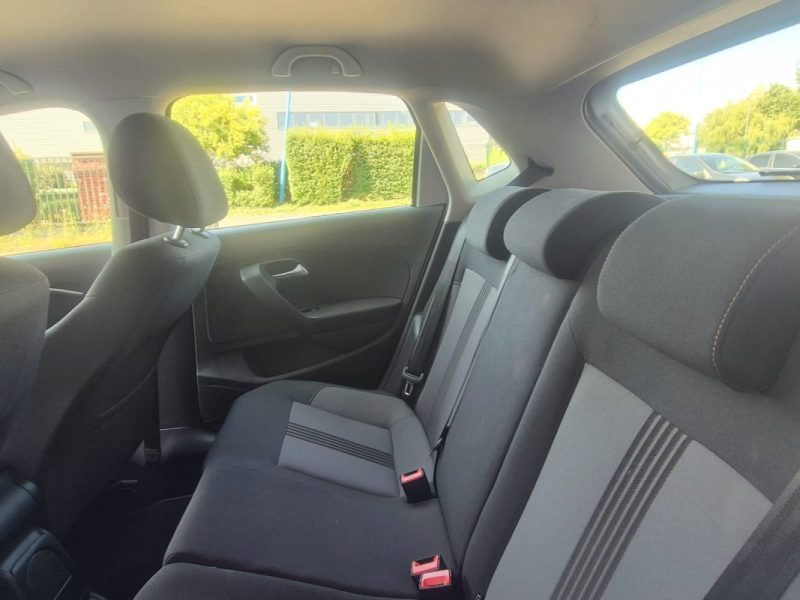 VOLKSWAGEN POLO 2016