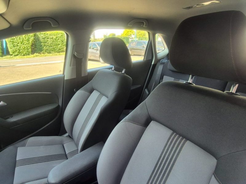 VOLKSWAGEN POLO 2016