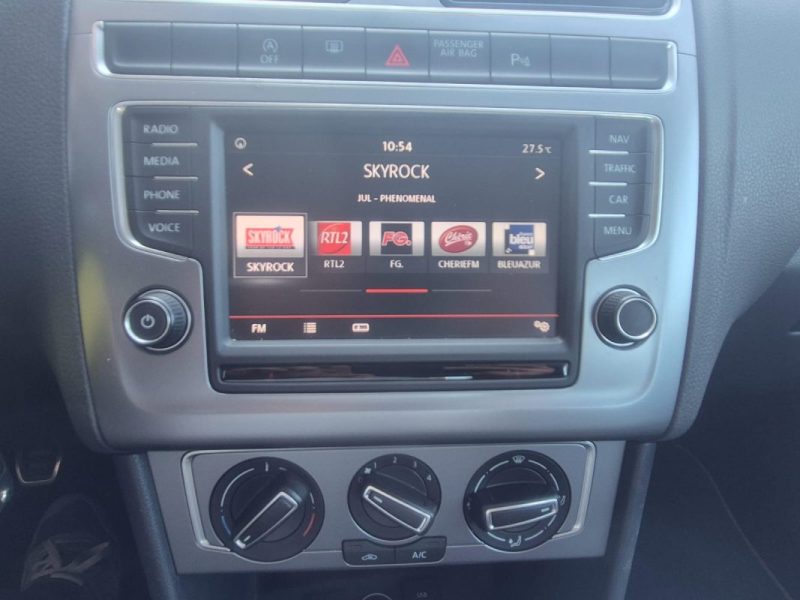 VOLKSWAGEN POLO 2016