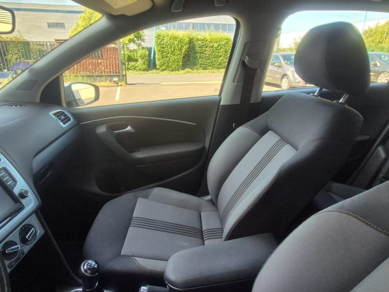 VOLKSWAGEN POLO 2016