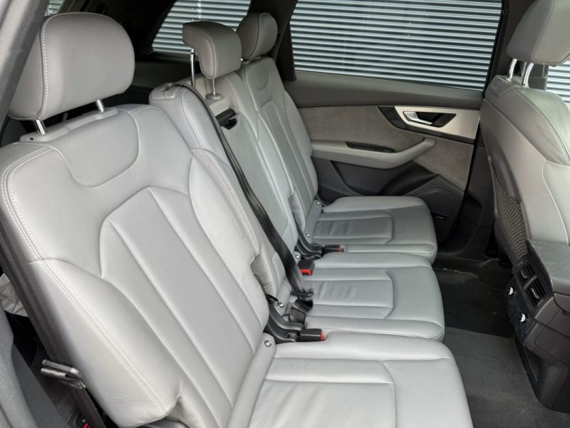 AUDI Q7 / 7 PLACES V6 QUATTRO 218cv S-LINE