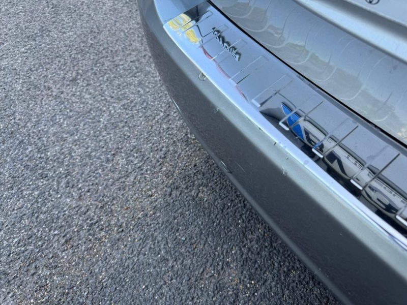 TOYOTA AVENSIS SW 2.0 126 ch Dynamic