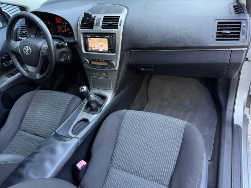 TOYOTA AVENSIS SW 2.0 126 ch Dynamic
