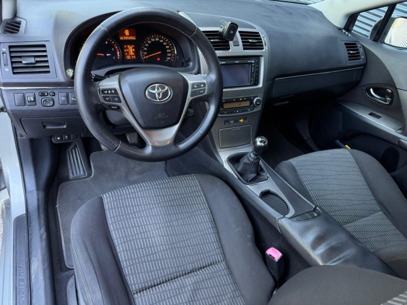 TOYOTA AVENSIS SW 2.0 126 ch Dynamic