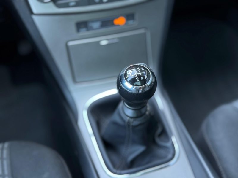 TOYOTA AVENSIS SW 2.0 126 ch Dynamic