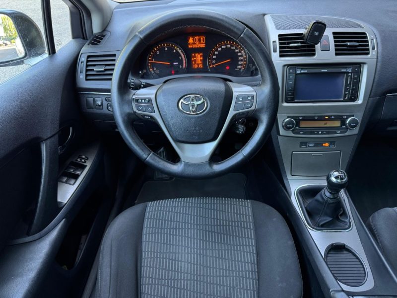 TOYOTA AVENSIS SW 2.0 126 ch Dynamic