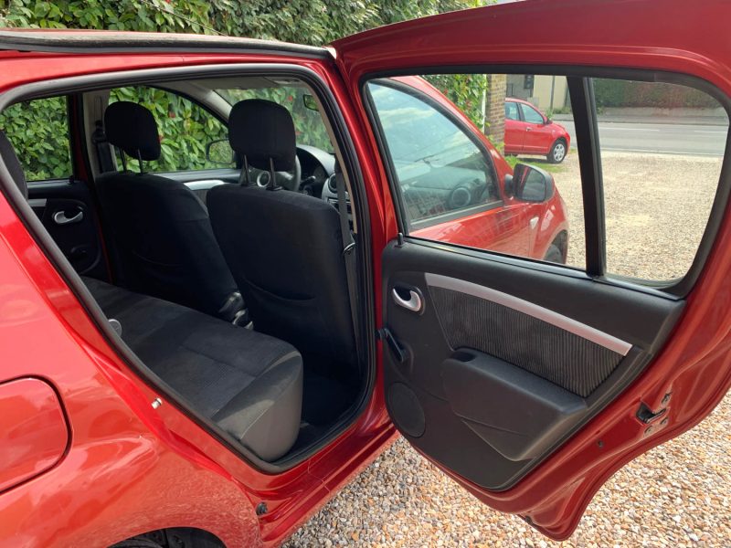 DACIA SANDERO 2009 1.4i