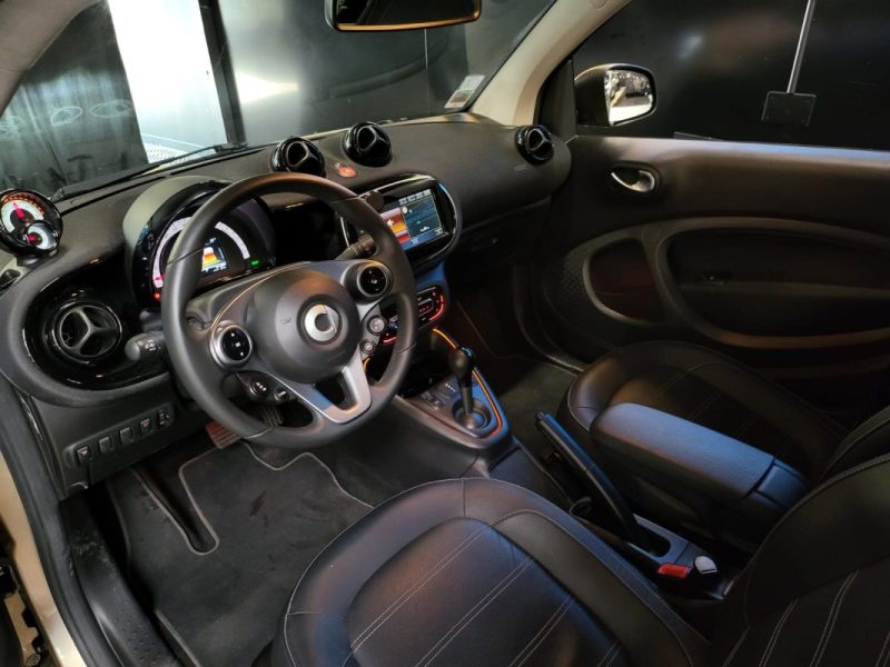 SMART FORTWO Coupé EQ 82 CV PRIME / TOIT PANORAMIQUE + SIEGEES CUIR CHAUFFANTS /