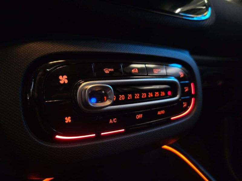 SMART FORTWO Coupé EQ 82 CV PRIME / TOIT PANORAMIQUE + SIEGEES CUIR CHAUFFANTS /