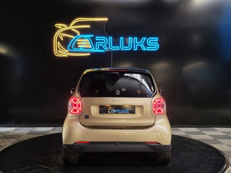 SMART FORTWO Coupé EQ 82 CV PRIME / TOIT PANORAMIQUE + SIEGEES CUIR CHAUFFANTS /