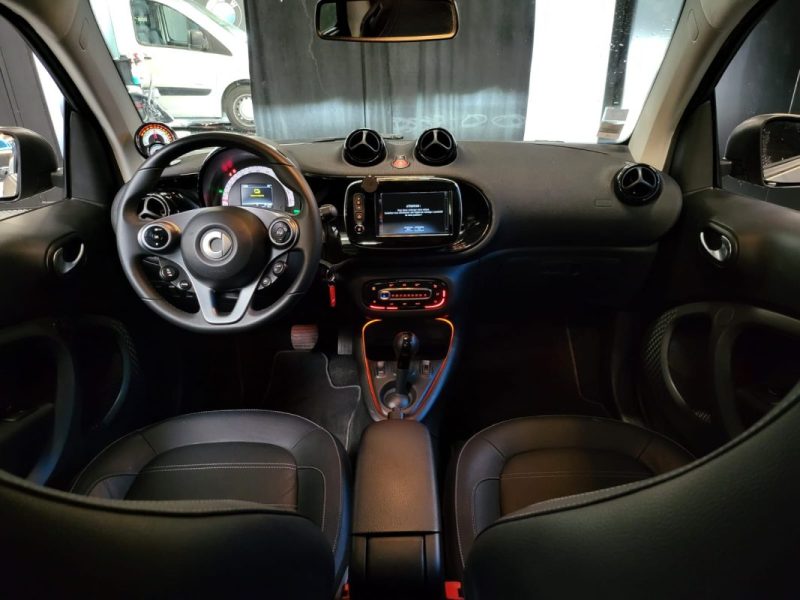 SMART FORTWO Coupé EQ 82 CV PRIME / TOIT PANORAMIQUE + SIEGEES CUIR CHAUFFANTS /