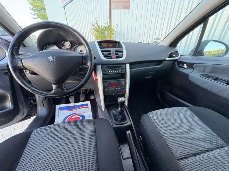 PEUGEOT 207 2010