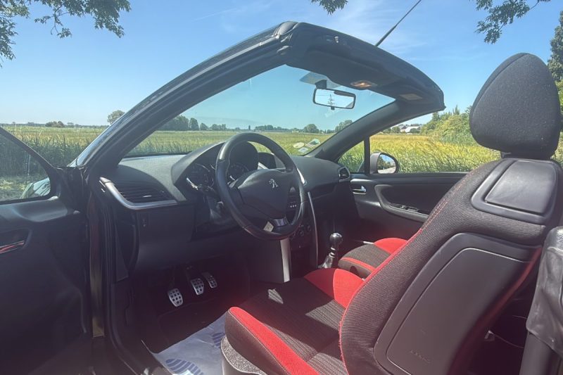 PEUGEOT 207 CC 1.6 HDi 112 FAP BLUE LION SERIE 64 BVM6