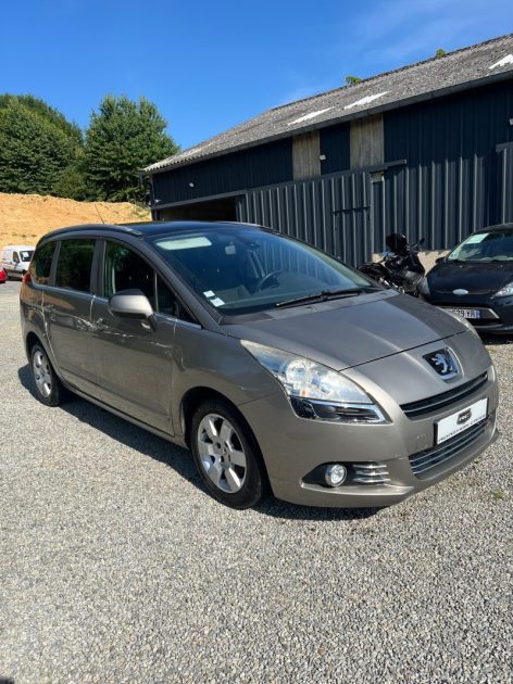 PEUGEOT 5008 2012