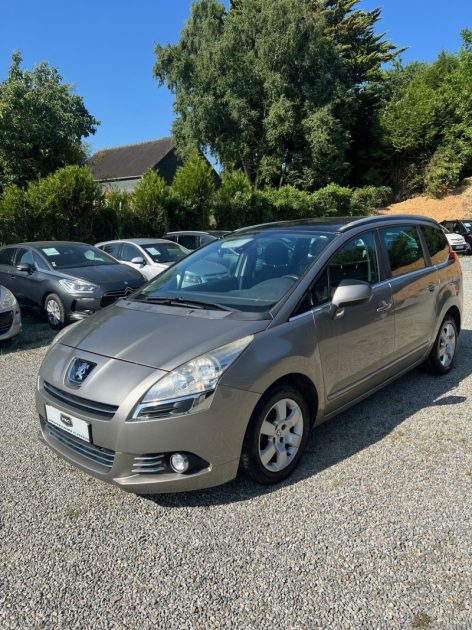 PEUGEOT 5008 2012