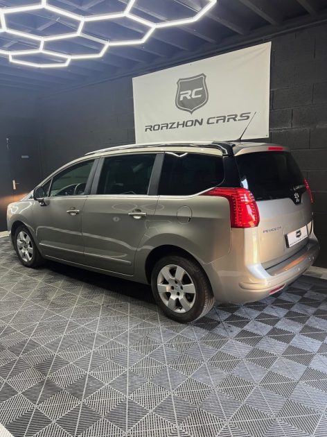 PEUGEOT 5008 2012