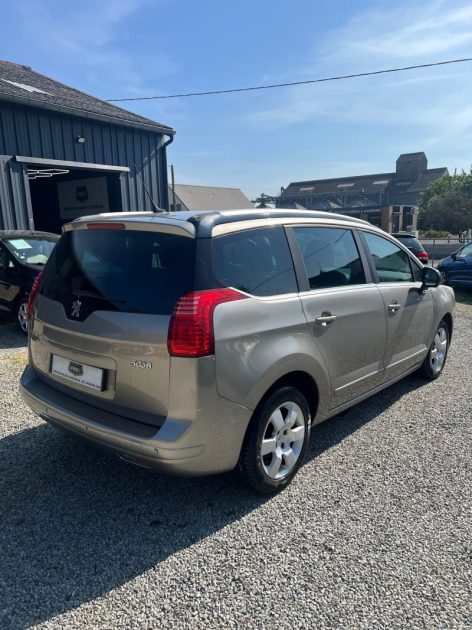 PEUGEOT 5008 2012