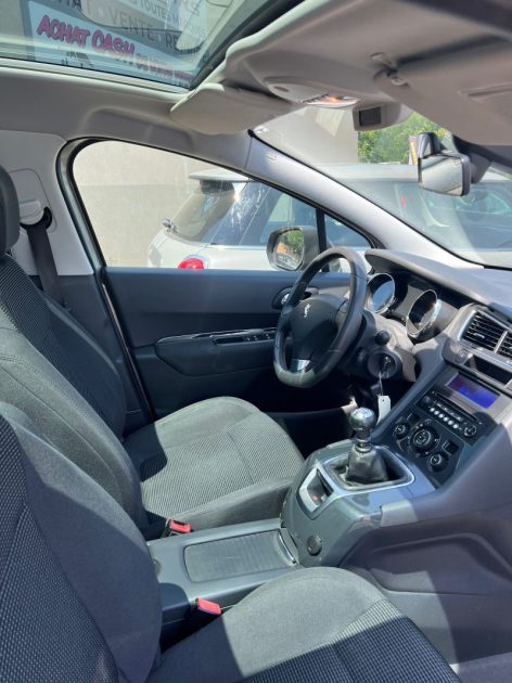 PEUGEOT 5008 2012